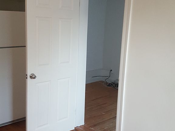 3rd image of 333 Mallory Ave