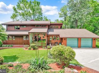 40 Golfview Ln, Reading, PA 19606