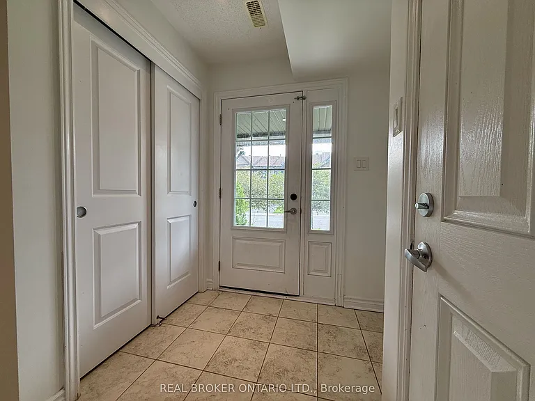 66 Fallengale Cres — Photo 4