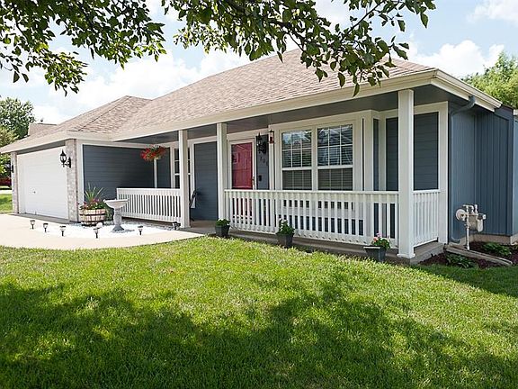 3rd image of 808 Lakeview Dr