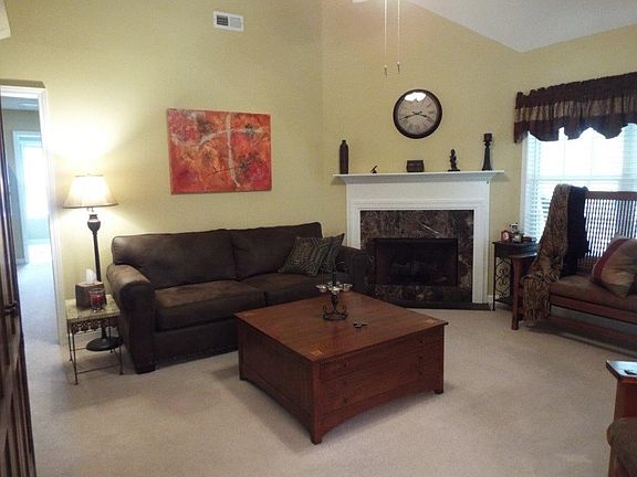 4th image of 224 Lauren Hope Ln