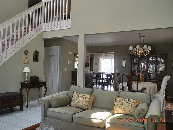 livingroom/dining room view