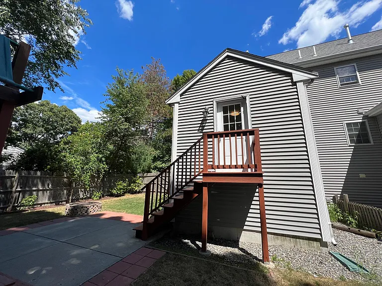 2 Grove St #B — Photo 3