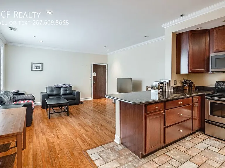 627 N 18th St #208 — Photo 1