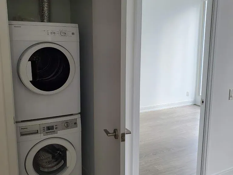 181 Dundas St E #607 — Photo 4