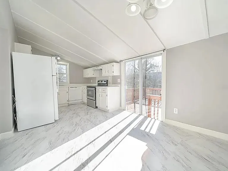 3 bed, 1120 sqft, $3,800 — Photo 3