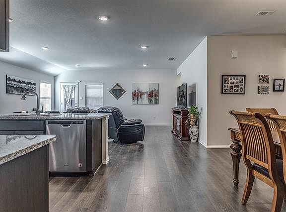 4th image of 2801 Royal Acres Dr
