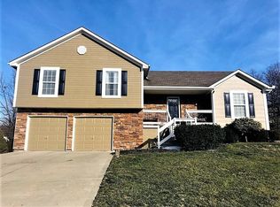 1012 SW Mountain View Ct, Grain Valley, MO 64029