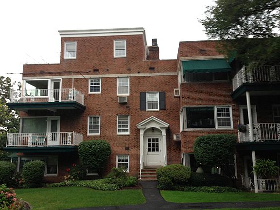 5th image of 19801 Van Aken Blvd APT 210