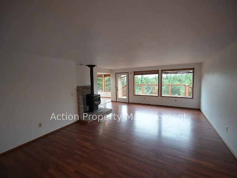 40 Brittany Ln — Photo 3