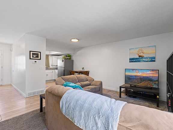 2nd image of 1325 S Lincoln Ave #70