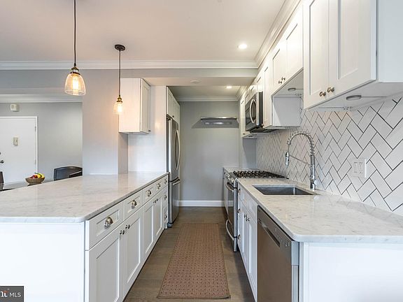 4th image of 4201 Cathedral Ave NW APT 917E