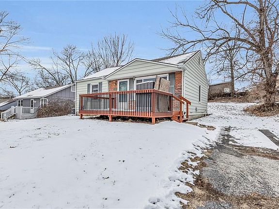 3rd image of 1616 Holt Ln