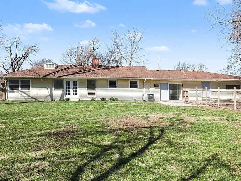 713 NW Black Twig Ln — Photo 18