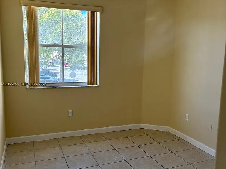 1568 SE 26th St #204 — Photo 10