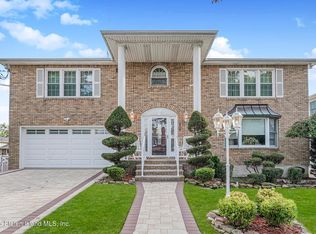46 Rochelle Pl, Staten Island, NY 10312