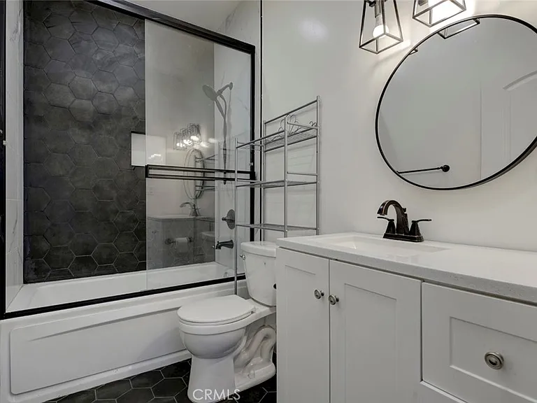 8209 Bellingham Ave — Photo 11