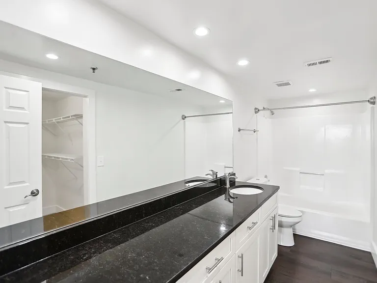Wesley Townsend Apartments at Buckhead — Photo 17