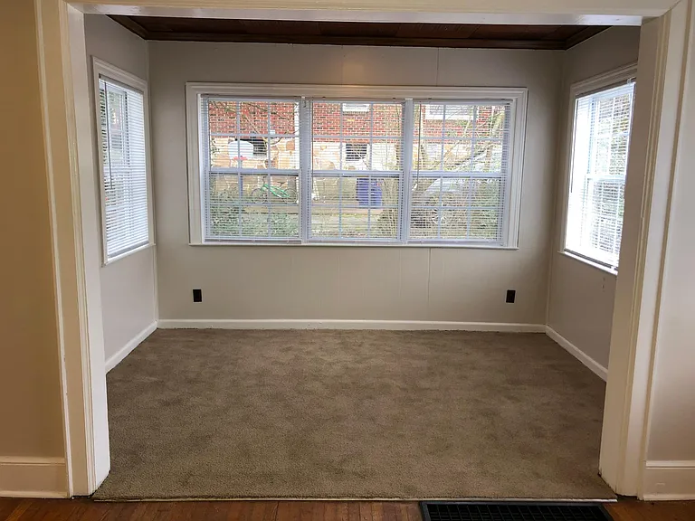 115 E Meadowbrook Dr — Photo 5