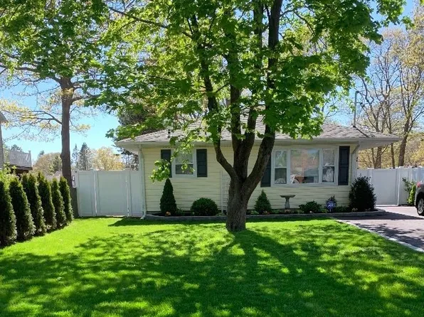 99 Forrest Avenue, Shirley, NY 11967