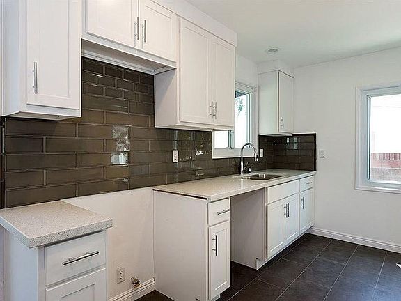 5th image of 3938 Alberan Ave