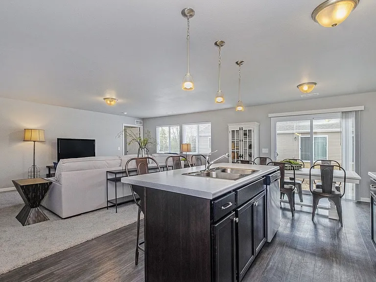 1847 Bluff Ridge Ct — Photo 6