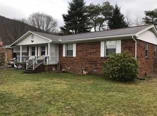 133 Adkins Dr, Rainelle, WV 25962