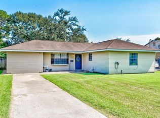 6568 Verde St, Groves, TX 77619