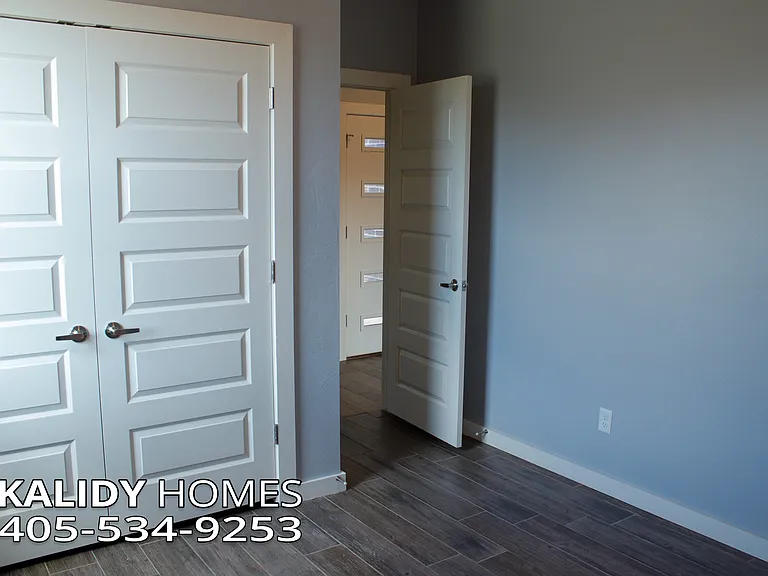 517 Remington Ave — Photo 9