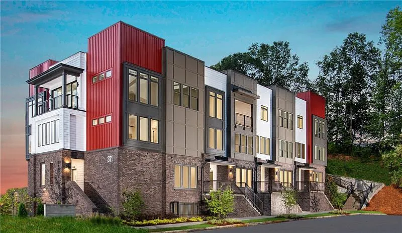 395 Pratt Dr SE — Photo 2