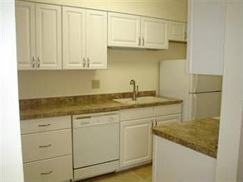 4th image of 7970 Mentor Ave #3
