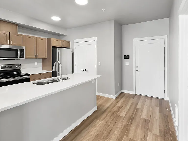 Kingsway Apartments — Photo 142