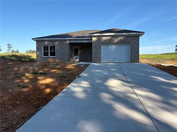 7213 King Rd, Valley, AL 36854