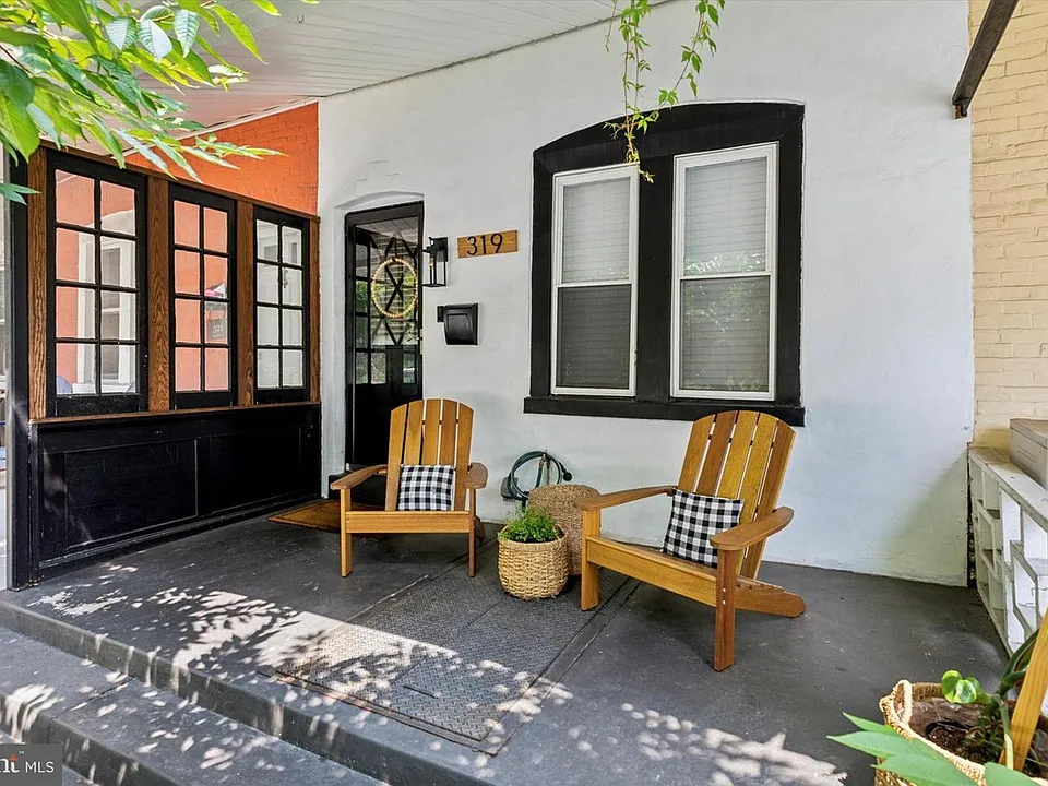 319 Hampden Ave
