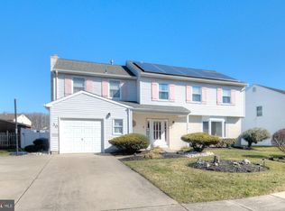 30 Twin Ponds Dr, Sewell, NJ 08080