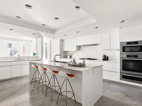 5th image of 737 Park Ave APT 20A