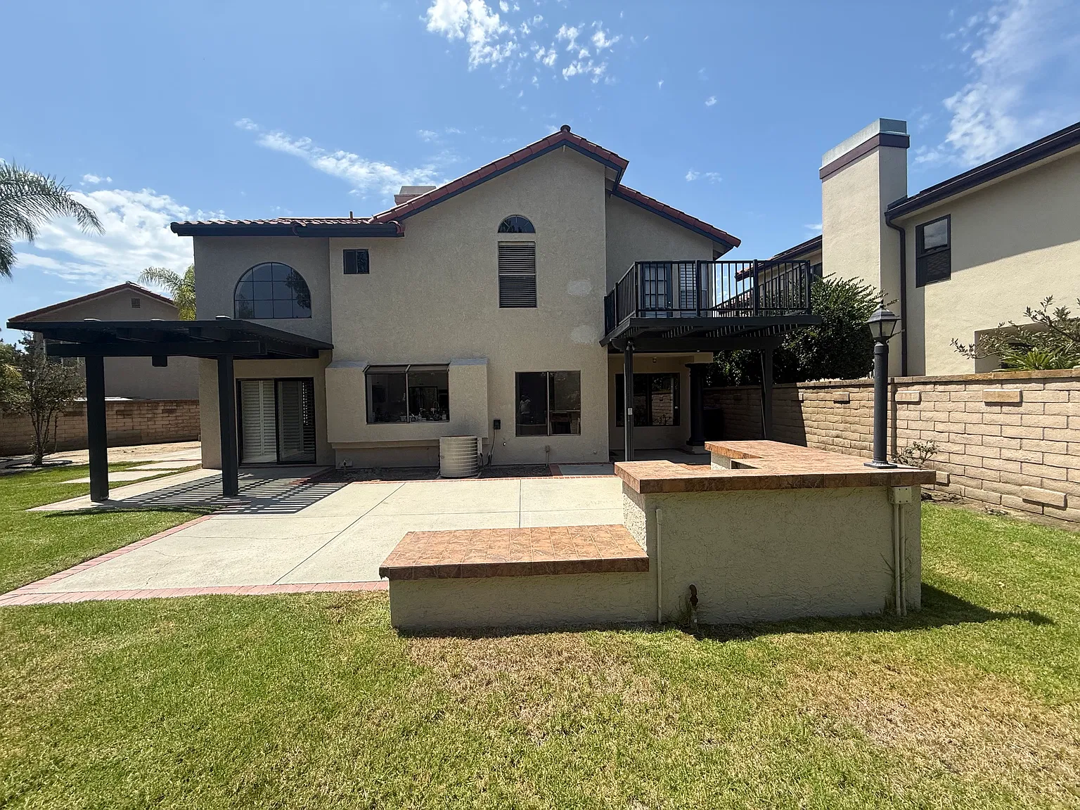 4 bed, 2200 sqft, $6,500 — Photo 2