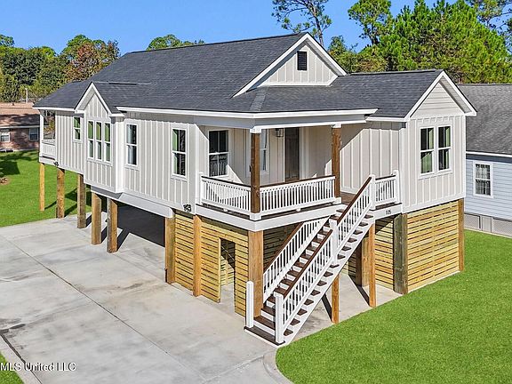2nd image of 105 Greenwood Dr