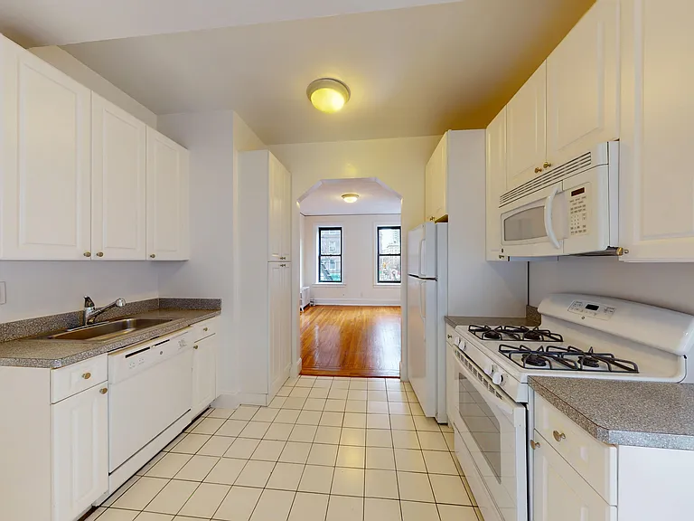 243 E 38th St #2B — Photo 7