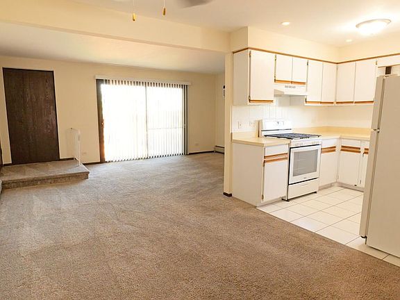 4th image of 15741 Thomas Ln Unit 3