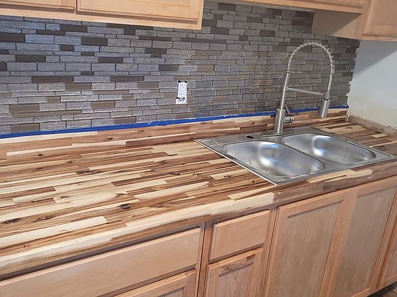 2nd image of 2905 N Dearborn St