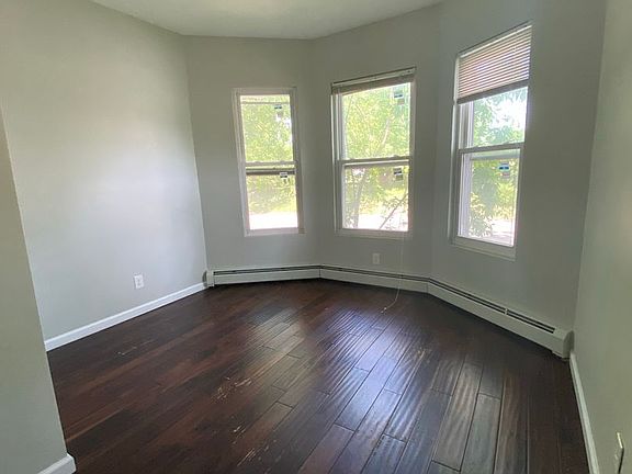 4th image of 205 Ontario St APT 1