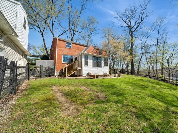 201 Hickory Way, Oakmont, PA 15139