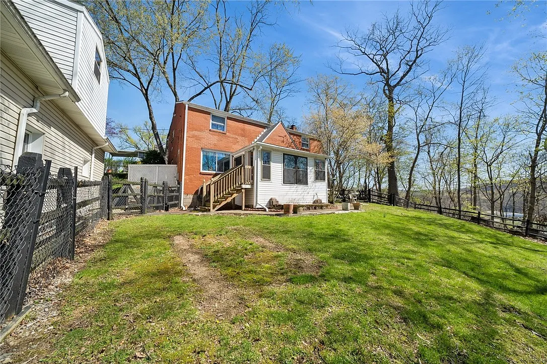 201 Hickory Way photo 1