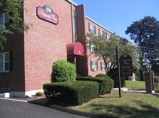 21 Spring St, Windsor Locks, CT 06096