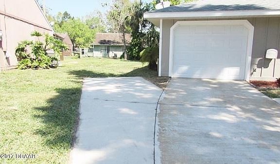 3rd image of 1047 Oak Forest Cir