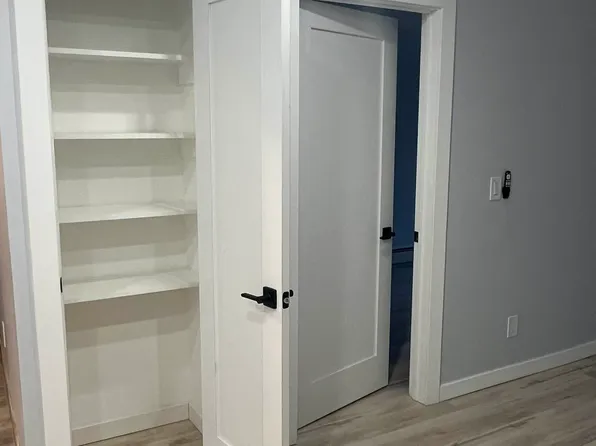 987 Halsey Street image 4 of 11