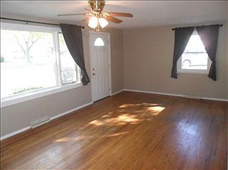 5th image of 2614 W 84th Pl