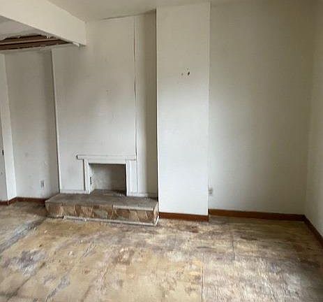 3rd image of 4558 Adelaide Ave