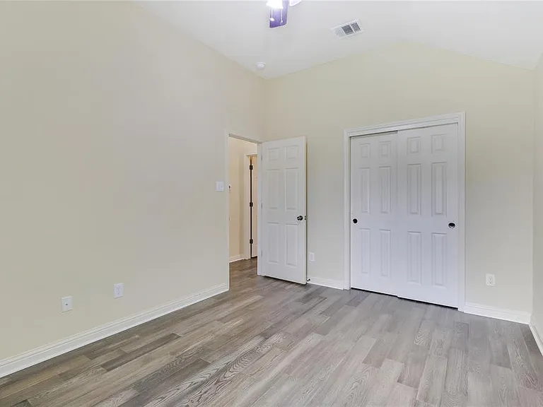 3608 Glastonbury Trl — Photo 8